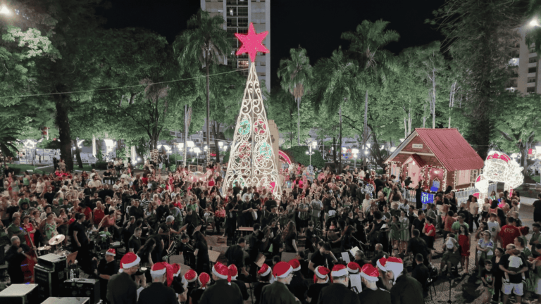 americana-lanca-programacao-natalina-e-acende-decoracao-na-praca-comendador-muller