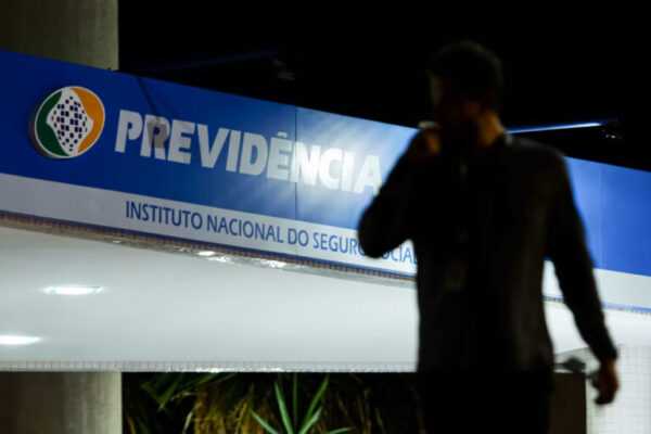 INSS: seguros eram “contratados” em menos de 3 minutos. Ouça áudios inss:-seguros-eram-“contratados”-em-menos de 3 minutos. ouca audios
