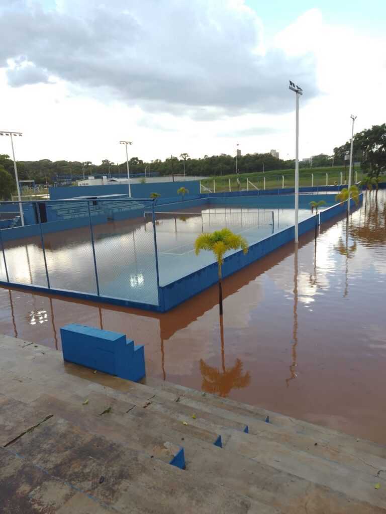 Quadras de tênis do Centro Cívico passam por manutenção depois de temporal quadras-de-tenis-do-centro-civico-passam-por-manutencao-apos-temporal