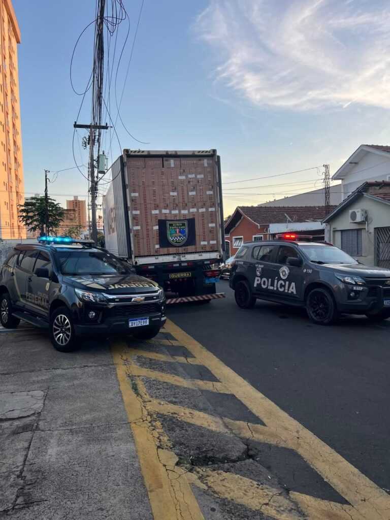 baep-apoia-policia-federal-e-apreende-carreta-com-carga-milionaria-de-cigarros-na-sp-304